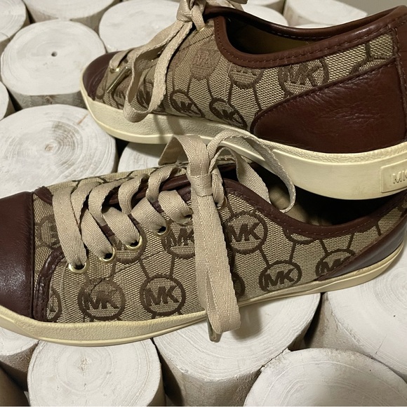Michael Kors Signature Sneakers - Picture 3 of 9